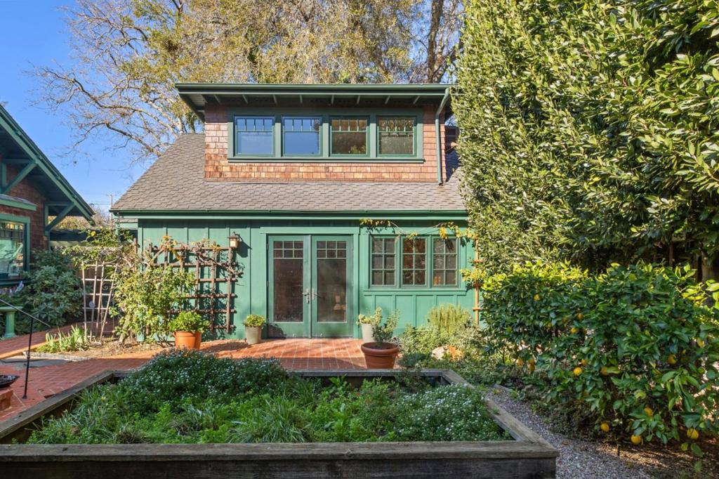 1325 Cowper Street Property Photo 1