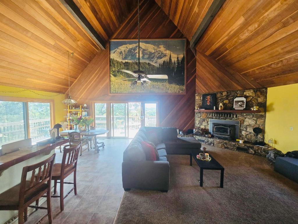 1040 Comstock Road Property Photo 2