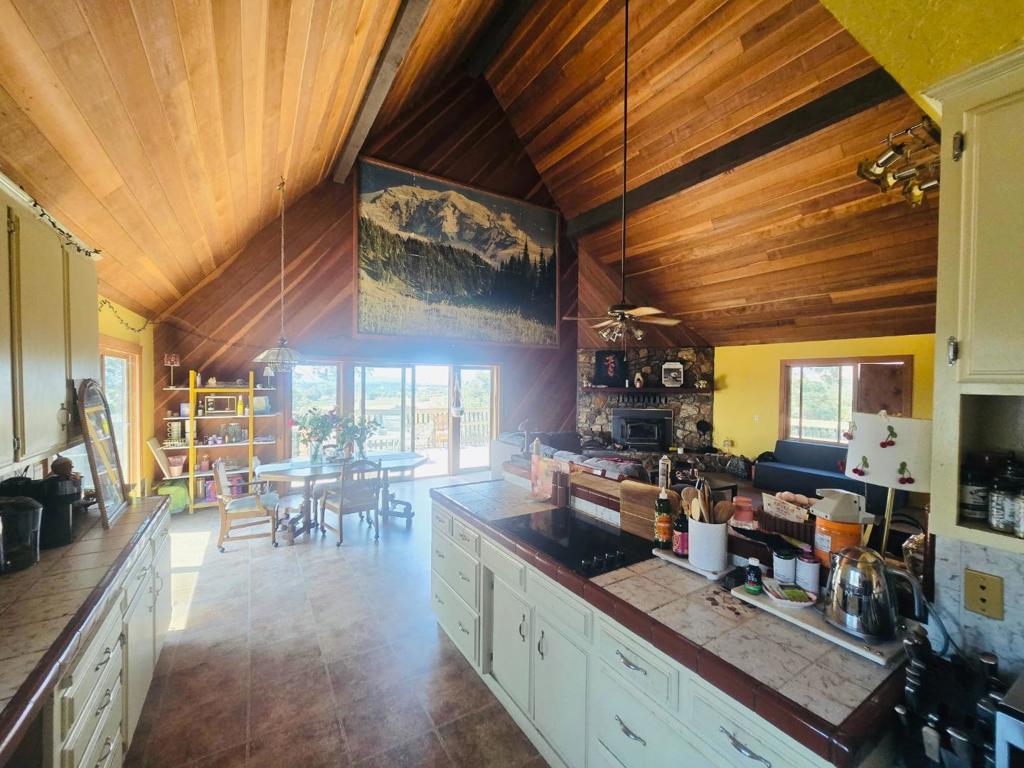 1040 Comstock Road Property Photo 4