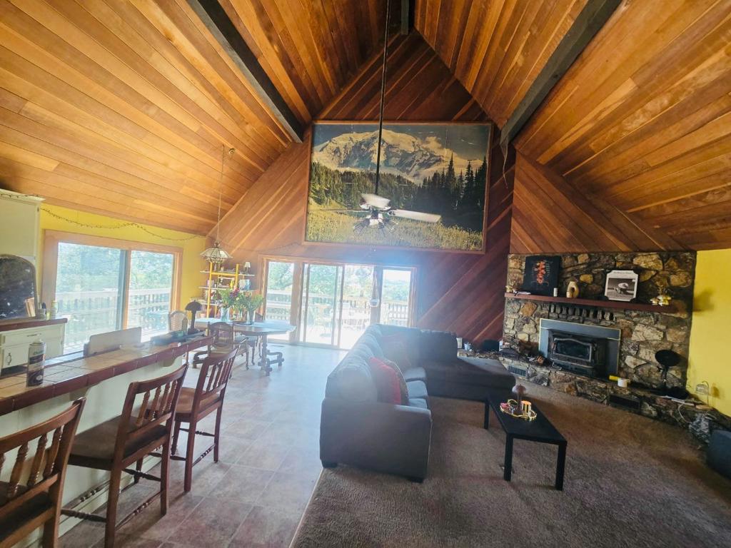 1040 Comstock Road Property Photo 5