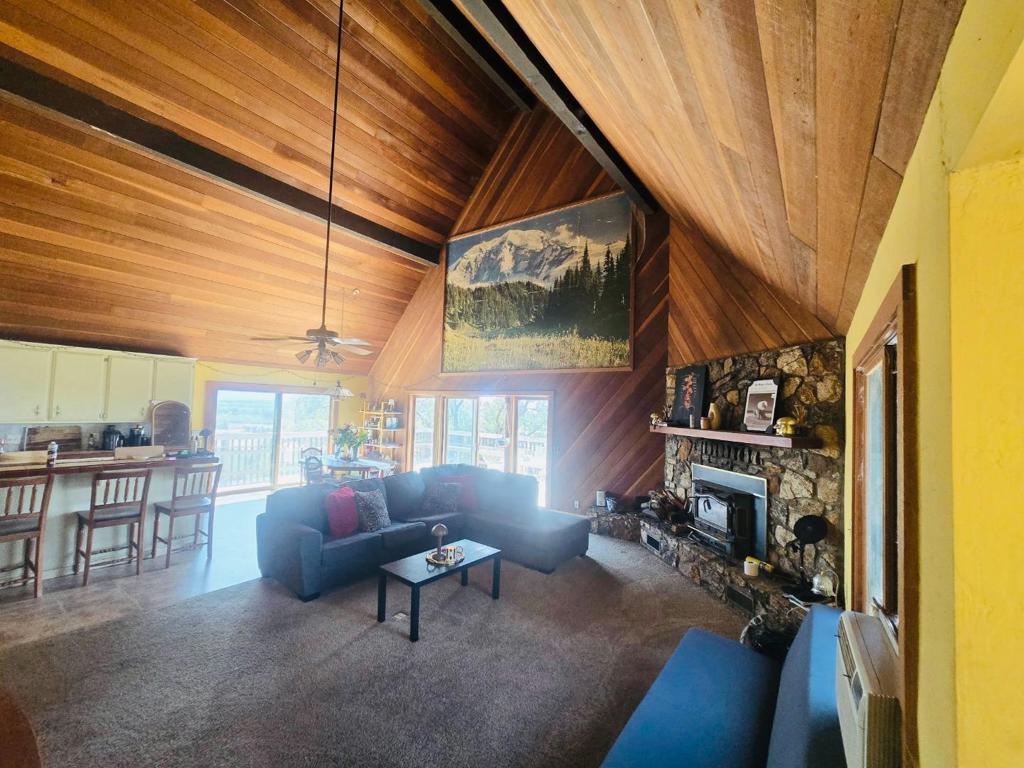 1040 Comstock Road Property Photo 6