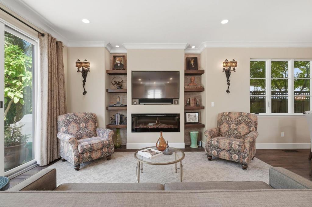 1315 Iris Court Property Photo 8