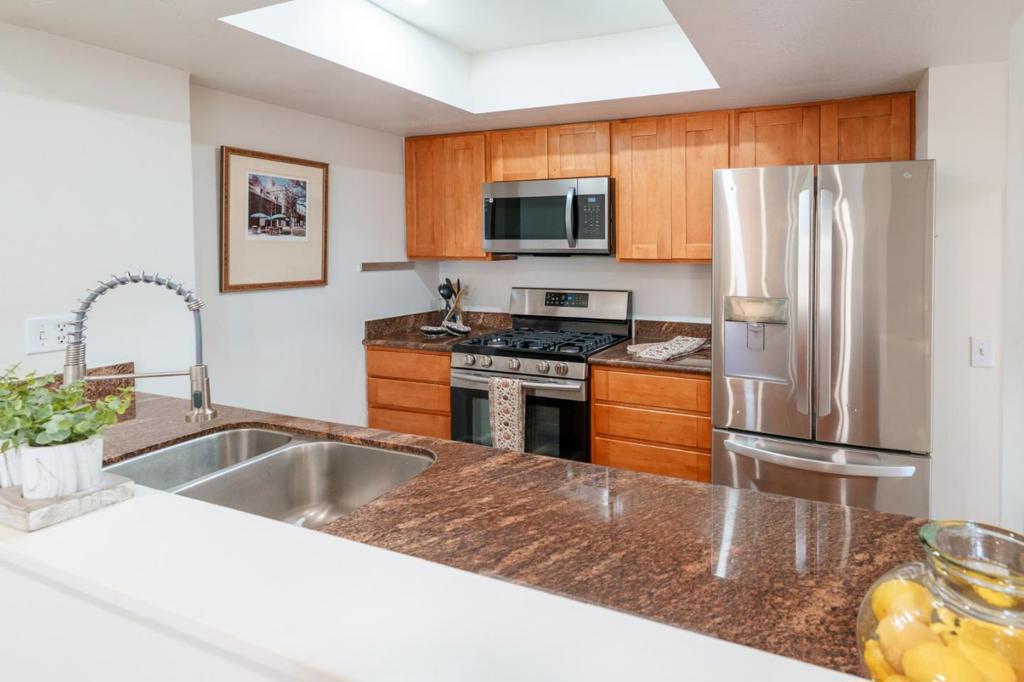 1044 Suzanne Court Property Photo 4