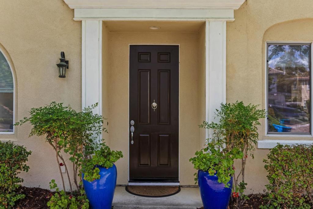 7553 Turnberry Way Property Photo 4