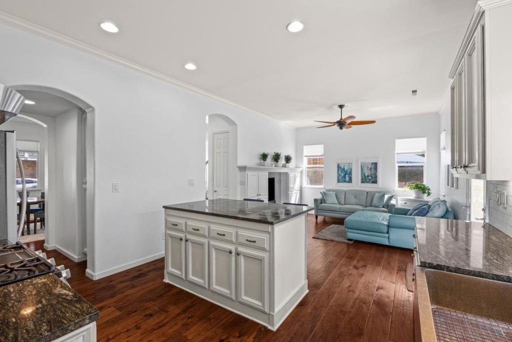 7553 Turnberry Way Property Photo 13