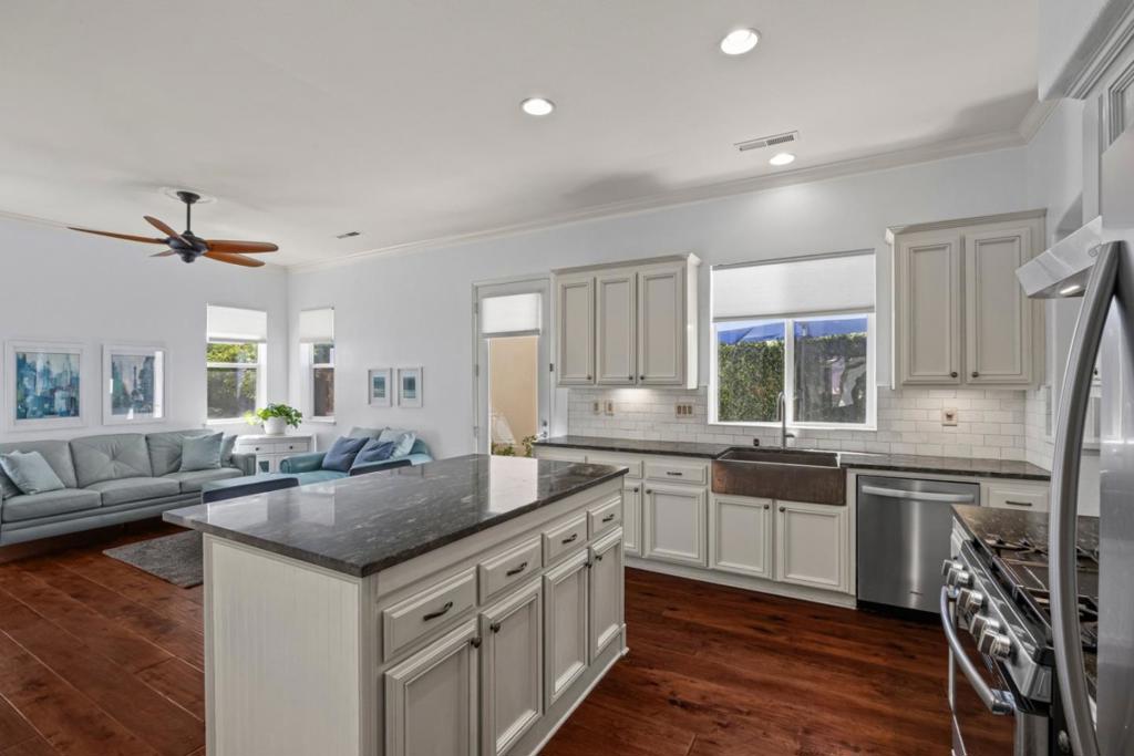 7553 Turnberry Way Property Photo 14