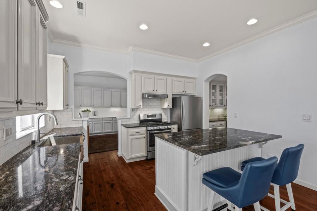 7553 Turnberry Way Property Photo 15