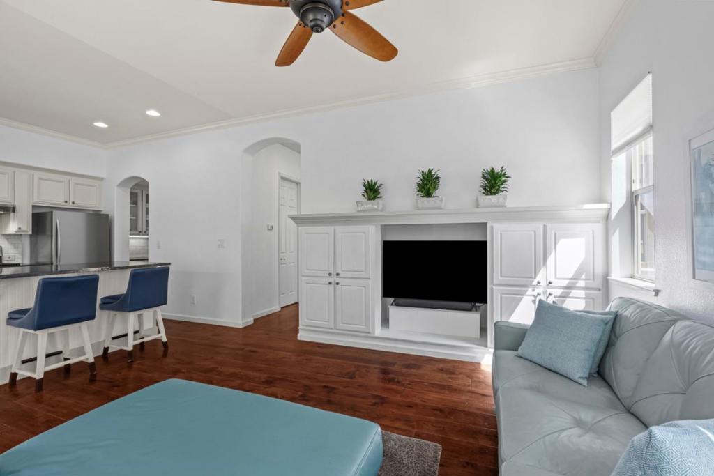 7553 Turnberry Way Property Photo 20