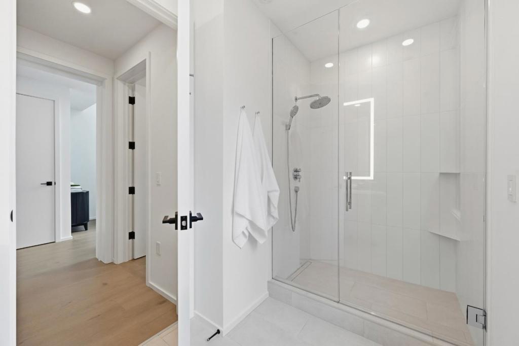 2076 Coastland Avenue Property Photo 16