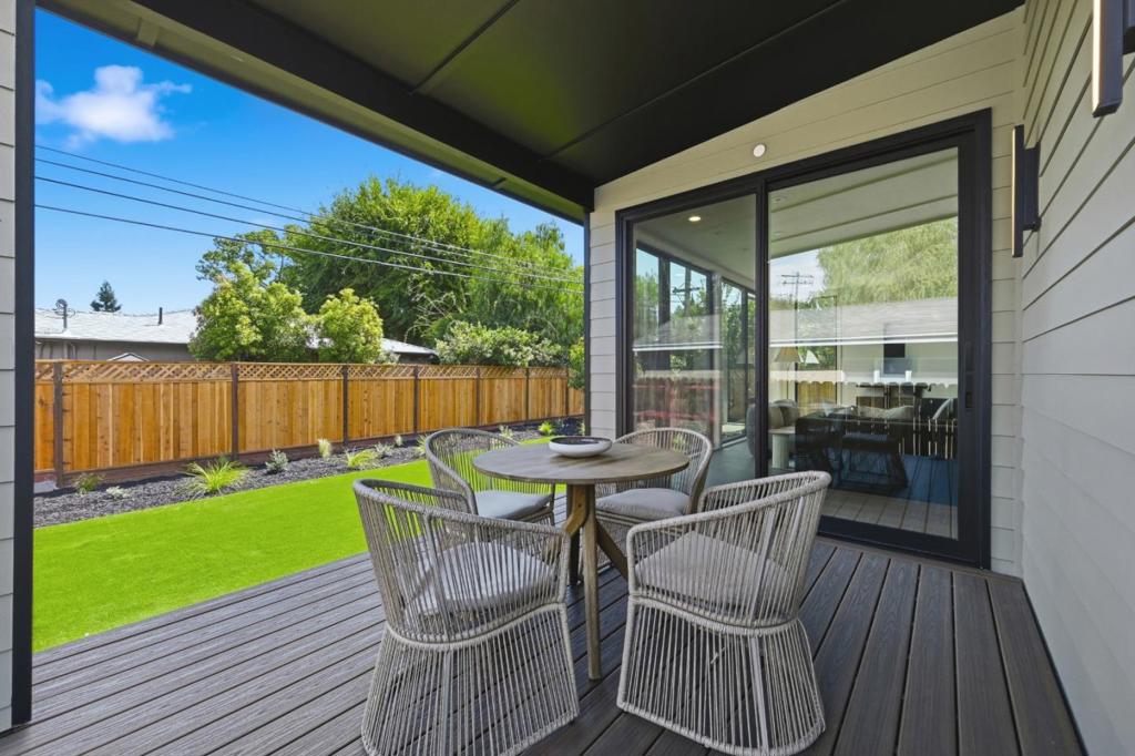 2076 Coastland Avenue Property Photo 35