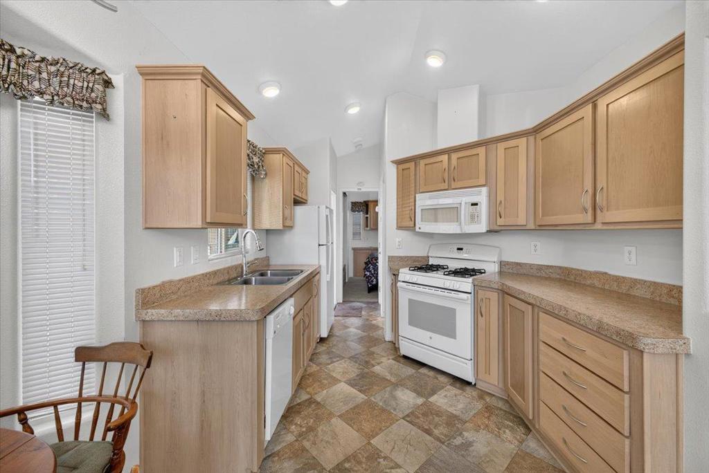 835 Kimball Avenue 2 Property Photo 8