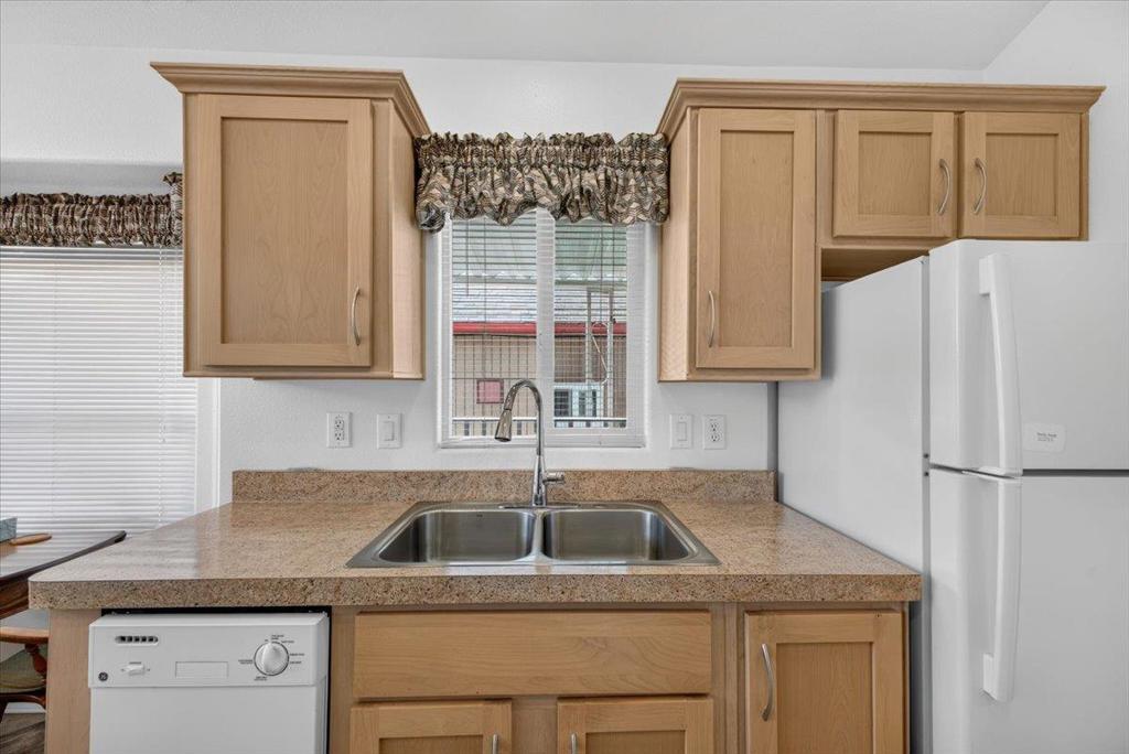 835 Kimball Avenue 2 Property Photo 9