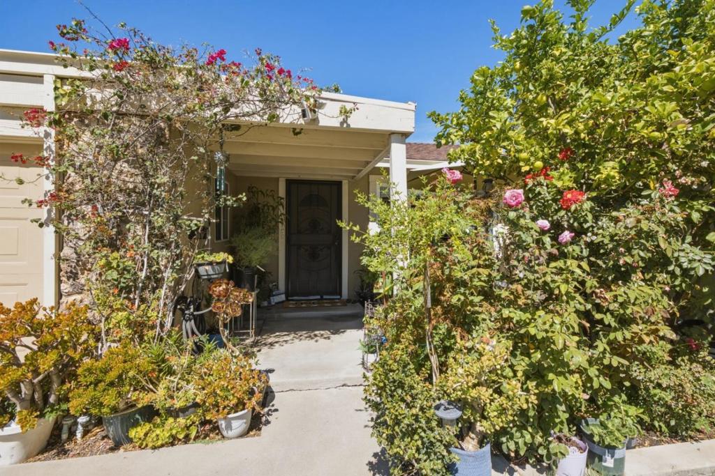 1179 Beaconsfield Property Photo 2