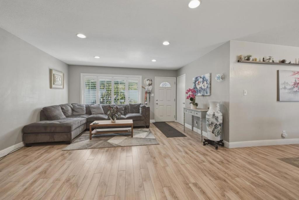 1179 Beaconsfield Property Photo 4