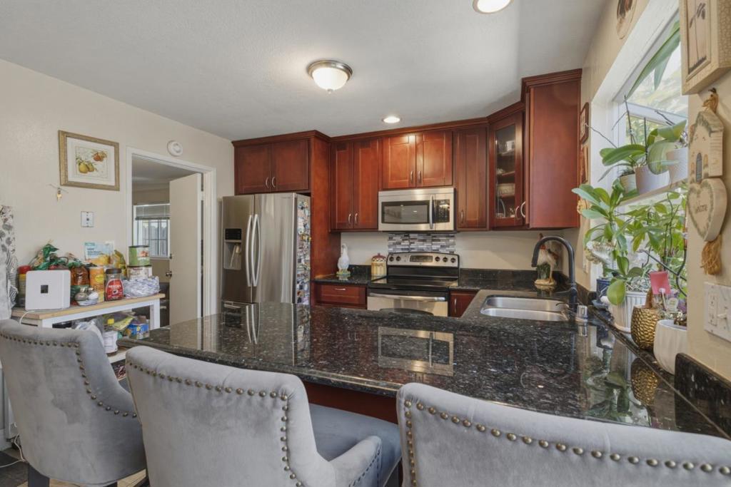 1179 Beaconsfield Property Photo 11