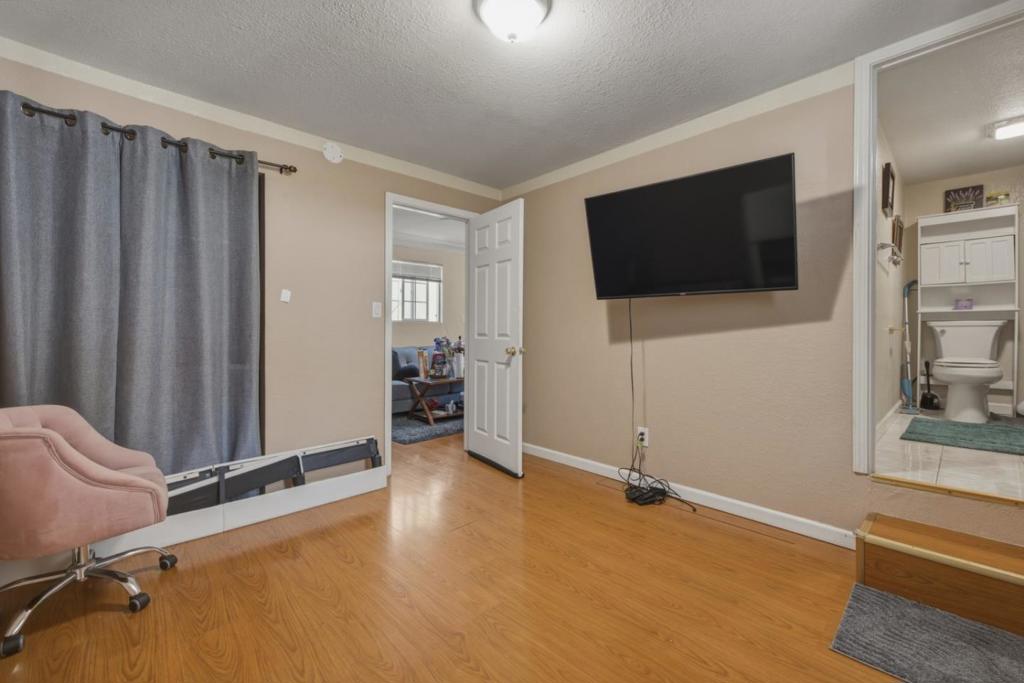 1179 Beaconsfield Property Photo 19