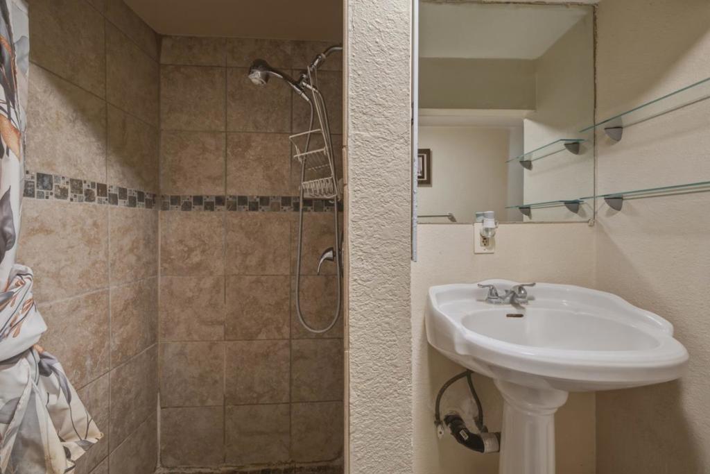 1179 Beaconsfield Property Photo 20