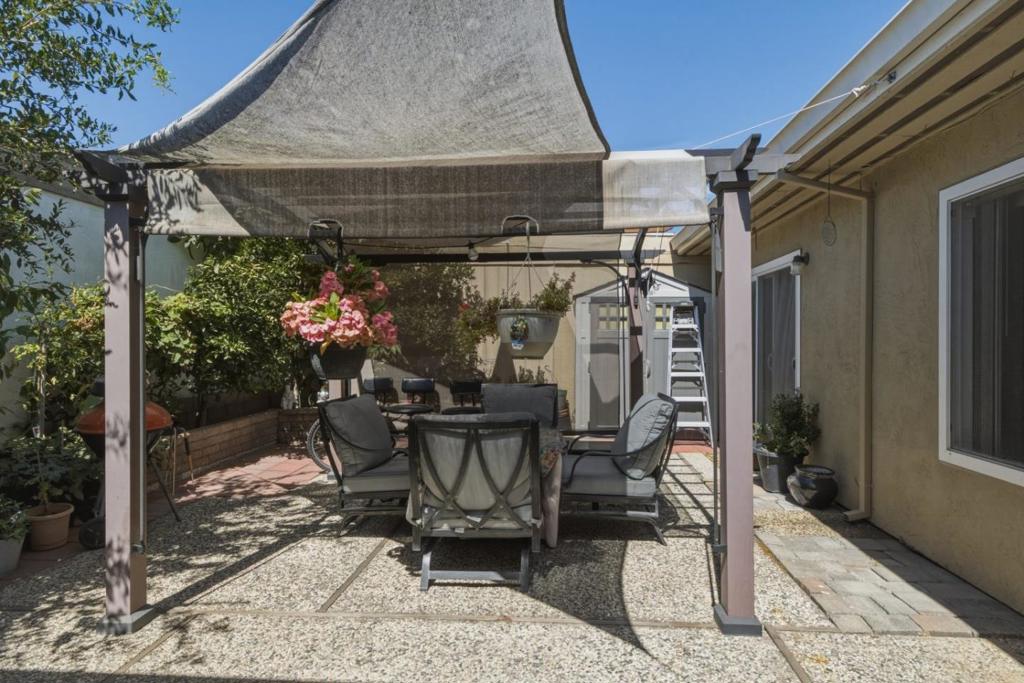 1179 Beaconsfield Property Photo 31