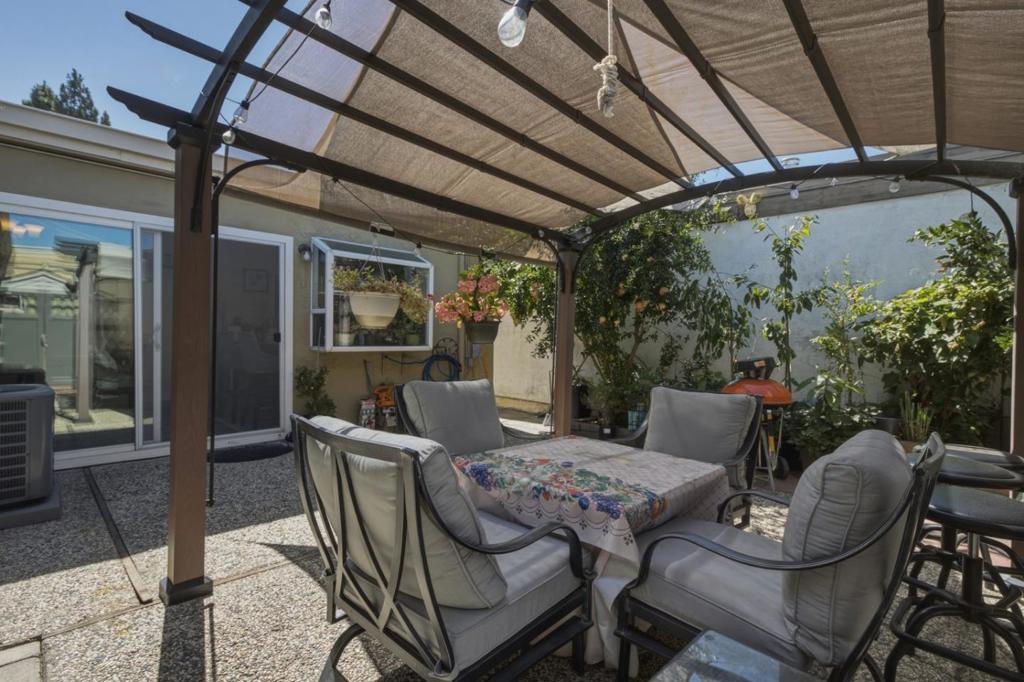 1179 Beaconsfield Property Photo 34