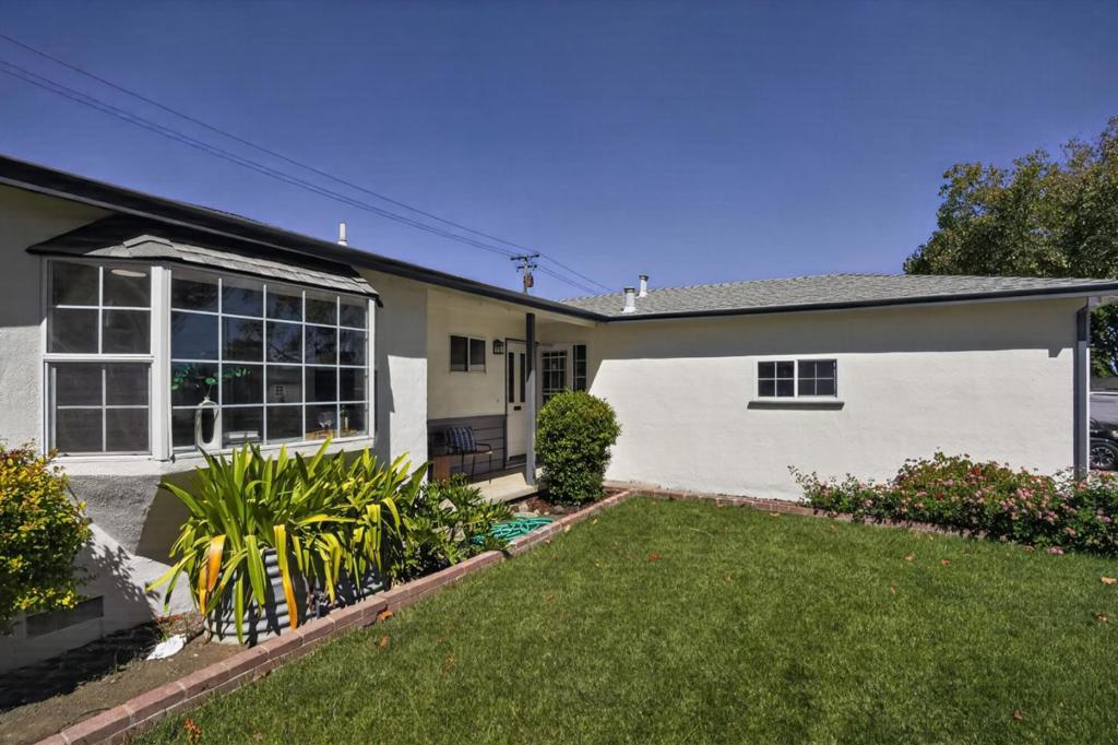 1970 Briarwood Drive Property Photo 4