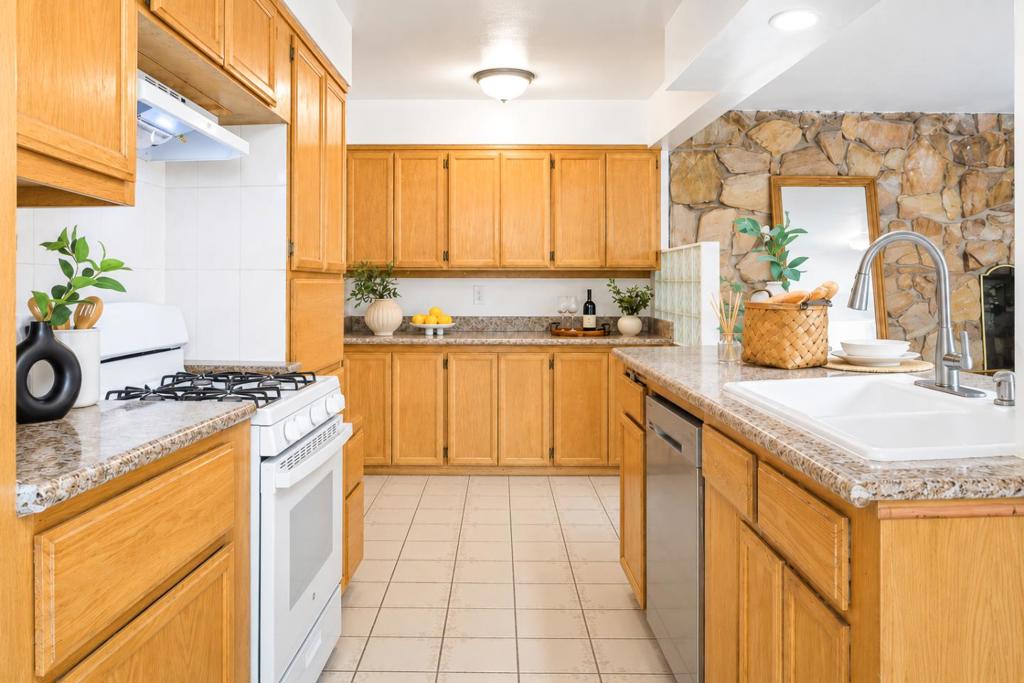 2366 Fatjo Place Property Photo 19