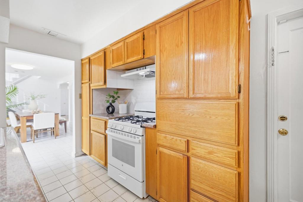 2366 Fatjo Place Property Photo 23