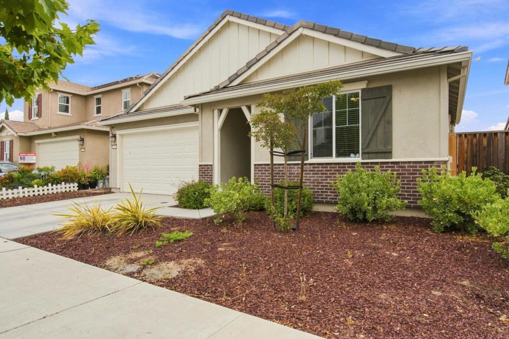 545 Tanoak Street Property Photo 2