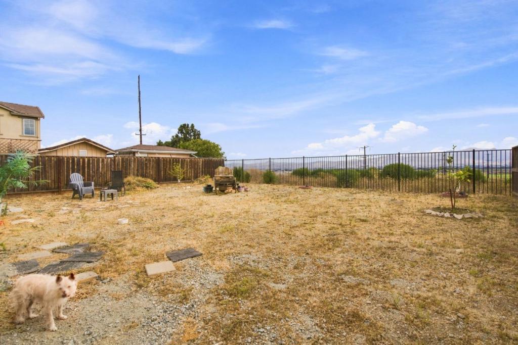 545 Tanoak Street Property Photo 25
