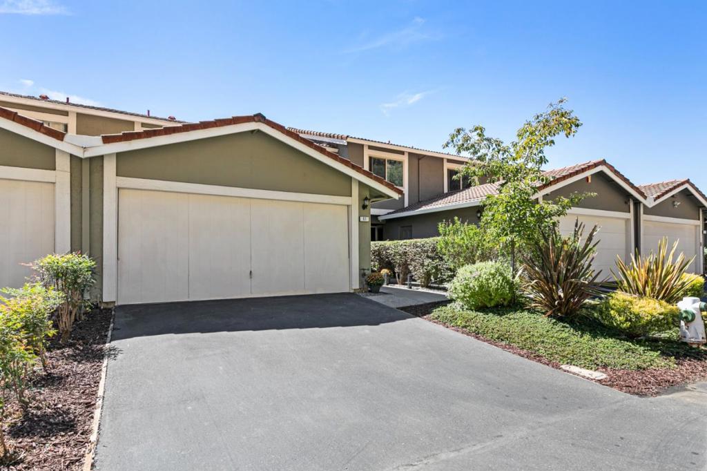 61 Thousand Oaks Street Property Photo 1