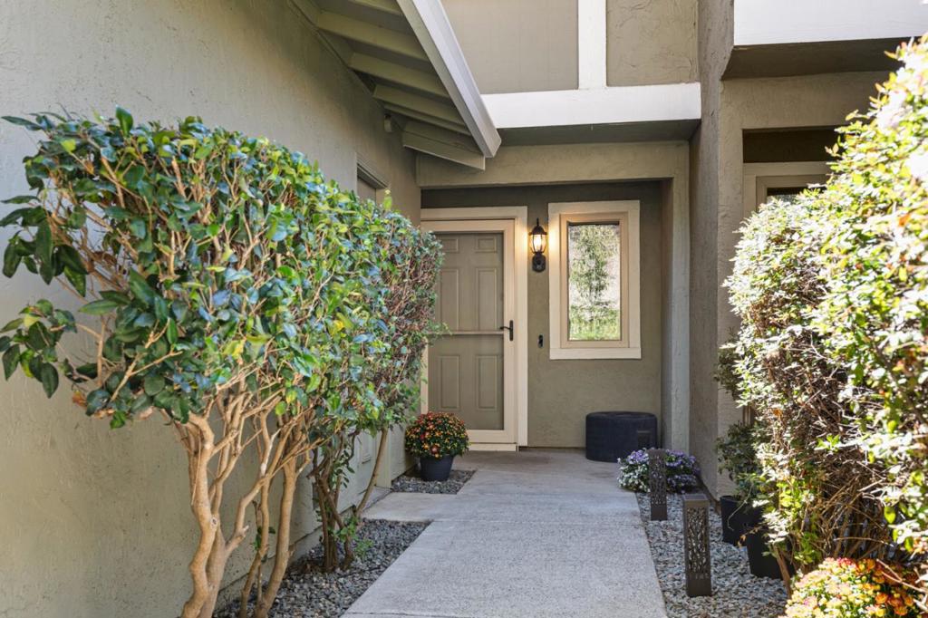 61 Thousand Oaks Street Property Photo 2