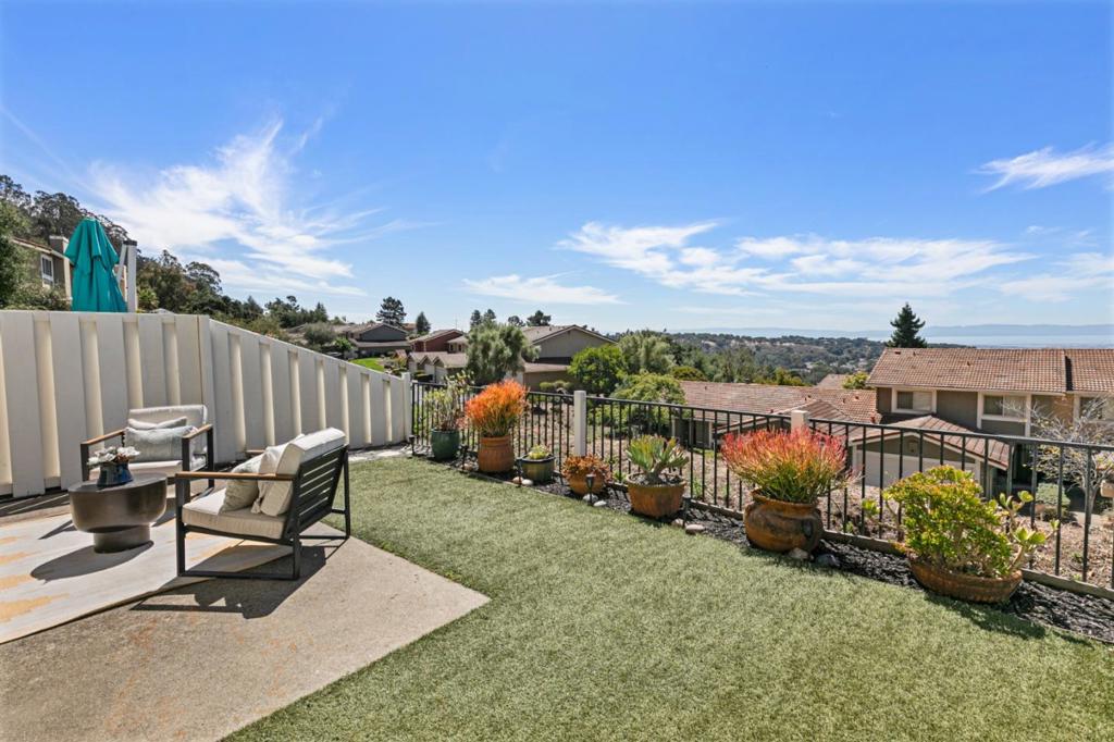 61 Thousand Oaks Street Property Photo 28