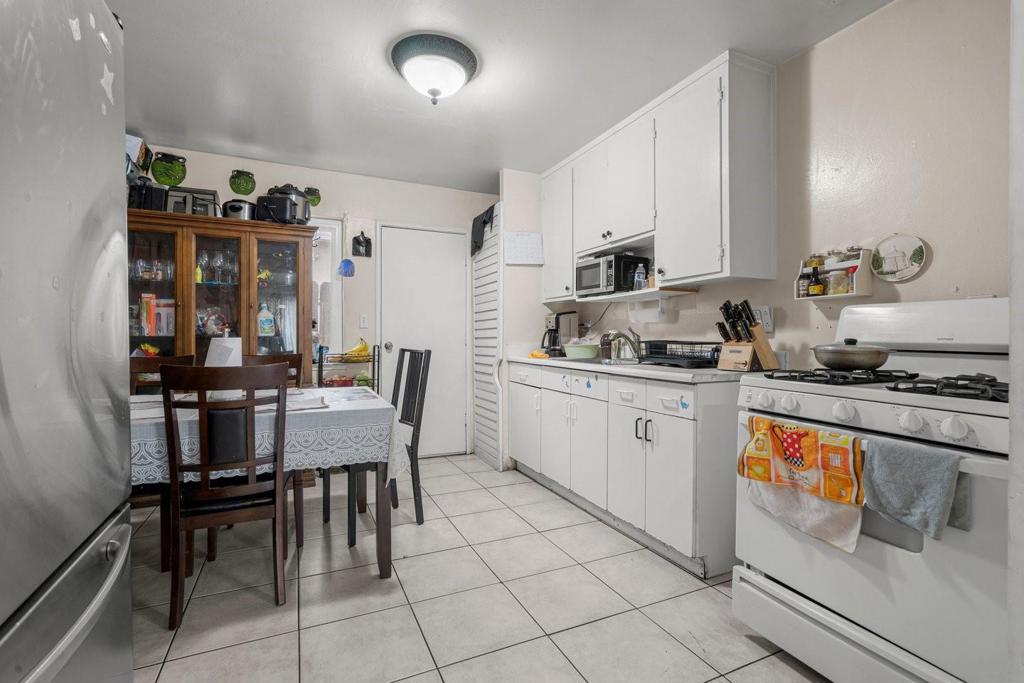 2151 Lausett Avenue Property Photo 12