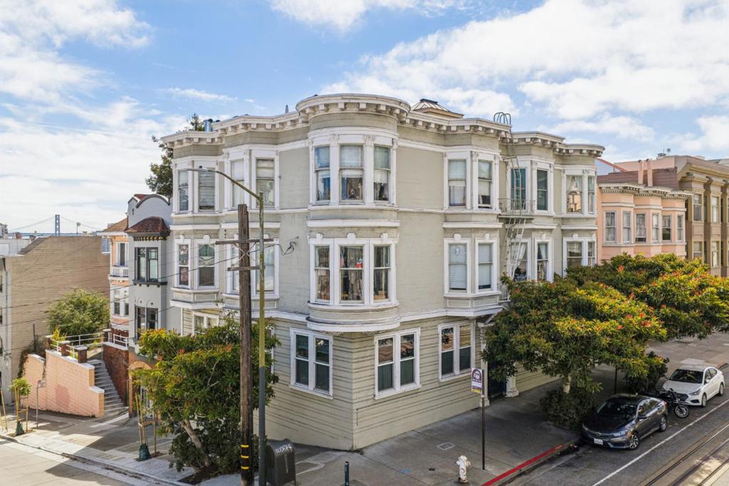 1660 Mason Street Property Photo 4