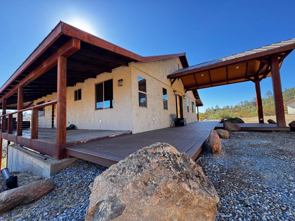 2280 Roan Road Property Photo 2