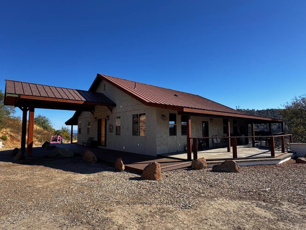 2280 Roan Road Property Photo 3