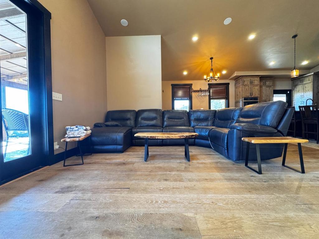 2280 Roan Road Property Photo 11