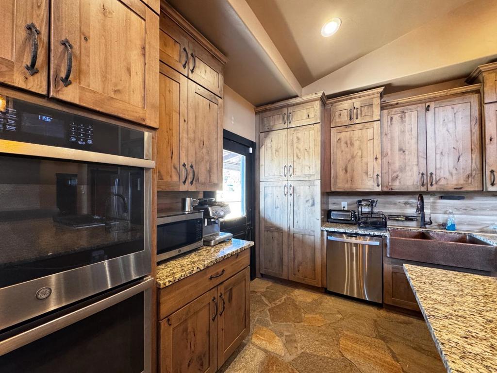 2280 Roan Road Property Photo 21