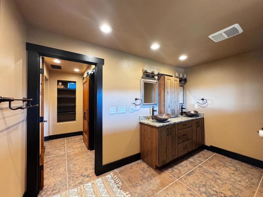 2280 Roan Road Property Photo 40