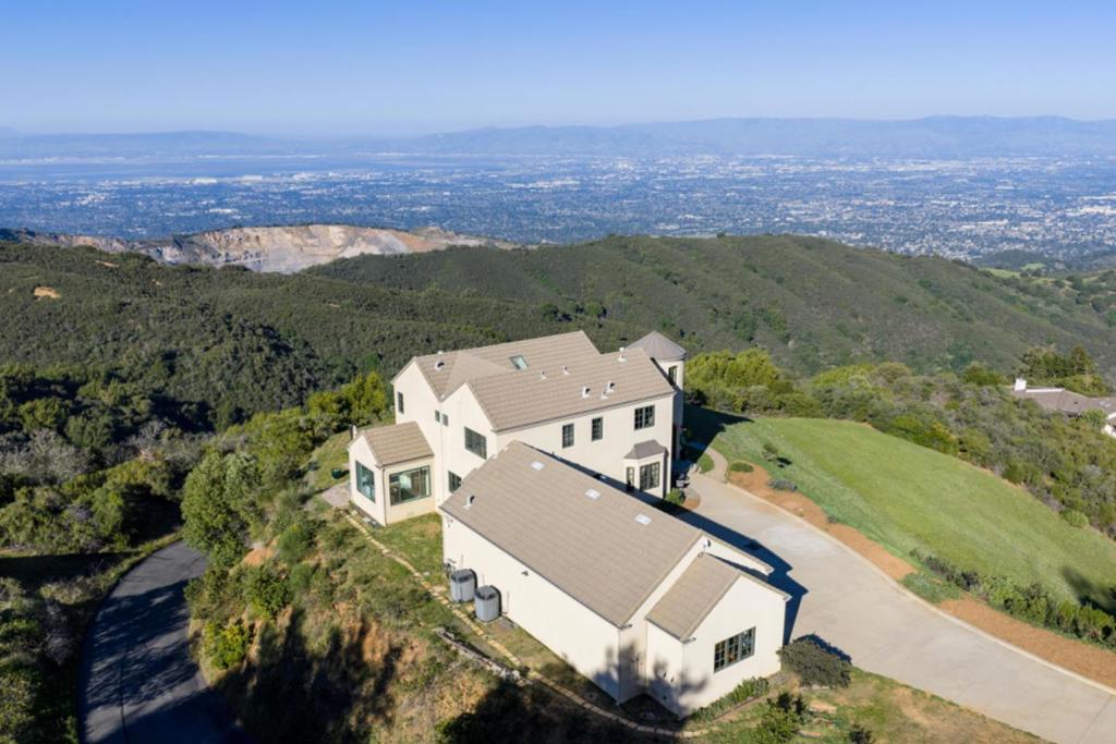 17599 Montebello Road Property Photo 2