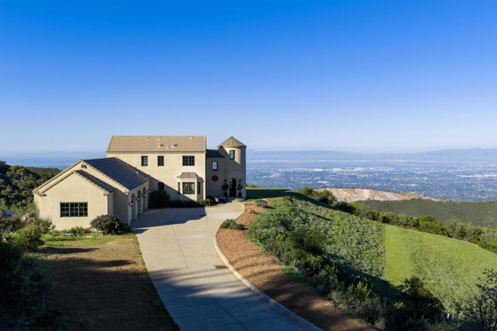 17599 Montebello Road Property Photo 3