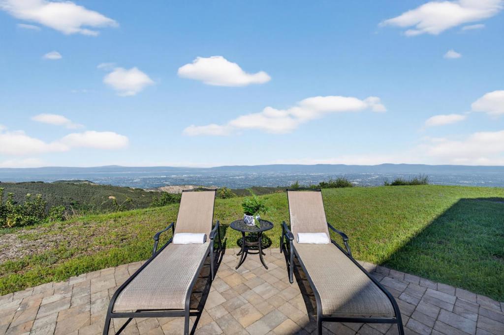 17599 Montebello Road Property Photo 6