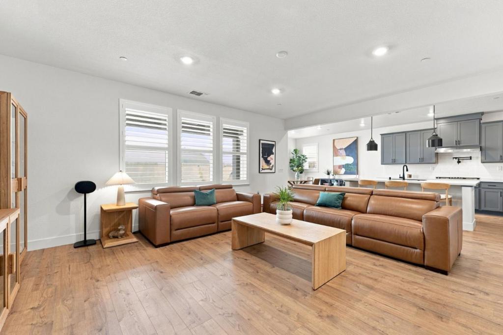 2032 Challenger Way Property Photo 6