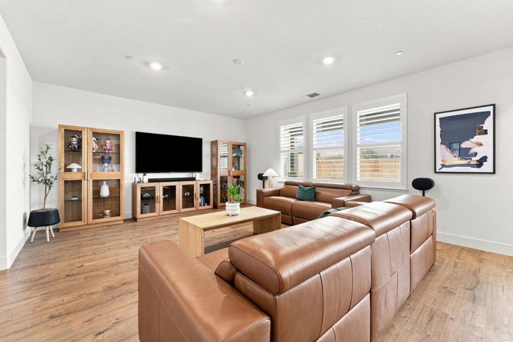 2032 Challenger Way Property Photo 8