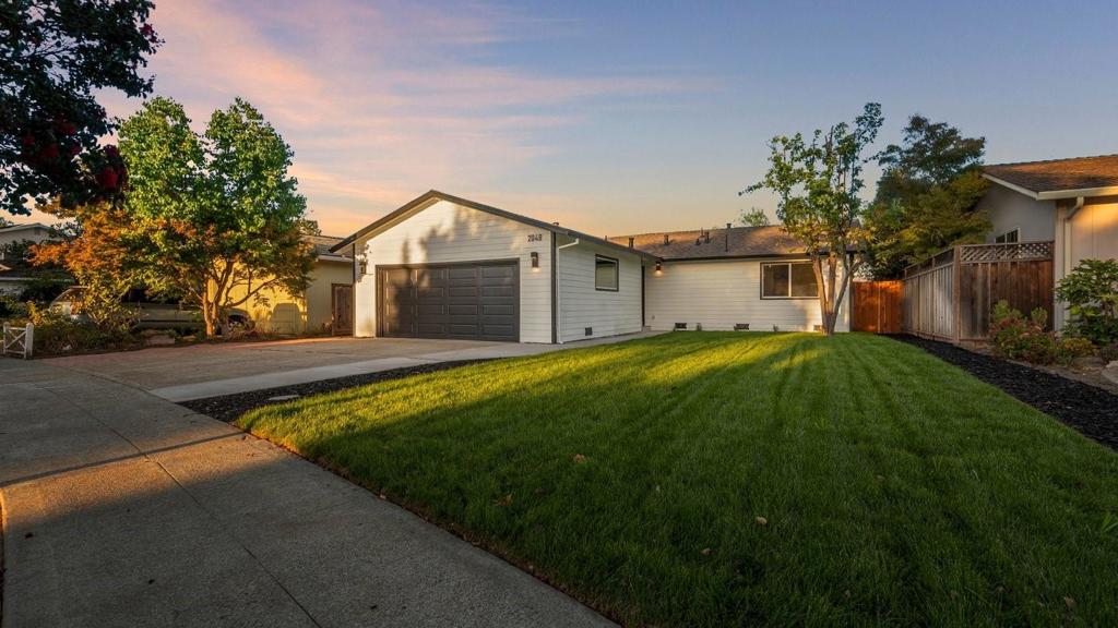 2048 Mayfield Avenue Property Photo 6