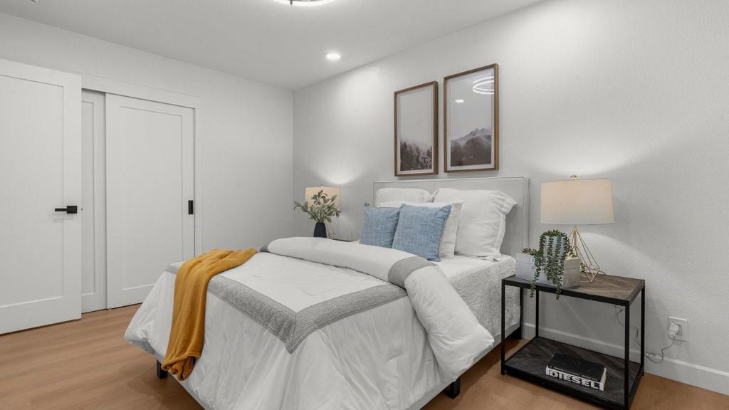 2048 Mayfield Avenue Property Photo 21