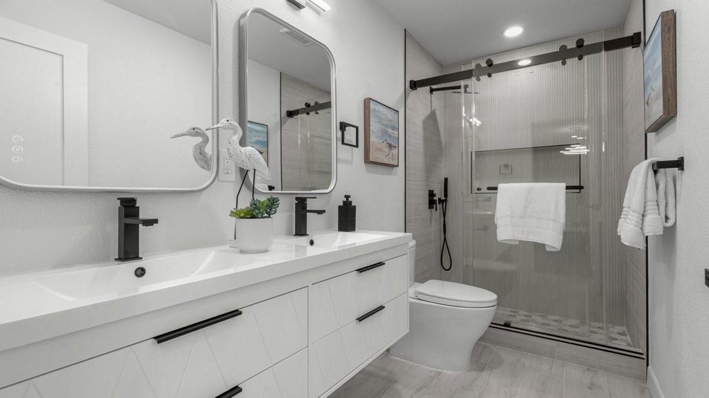 2048 Mayfield Avenue Property Photo 26