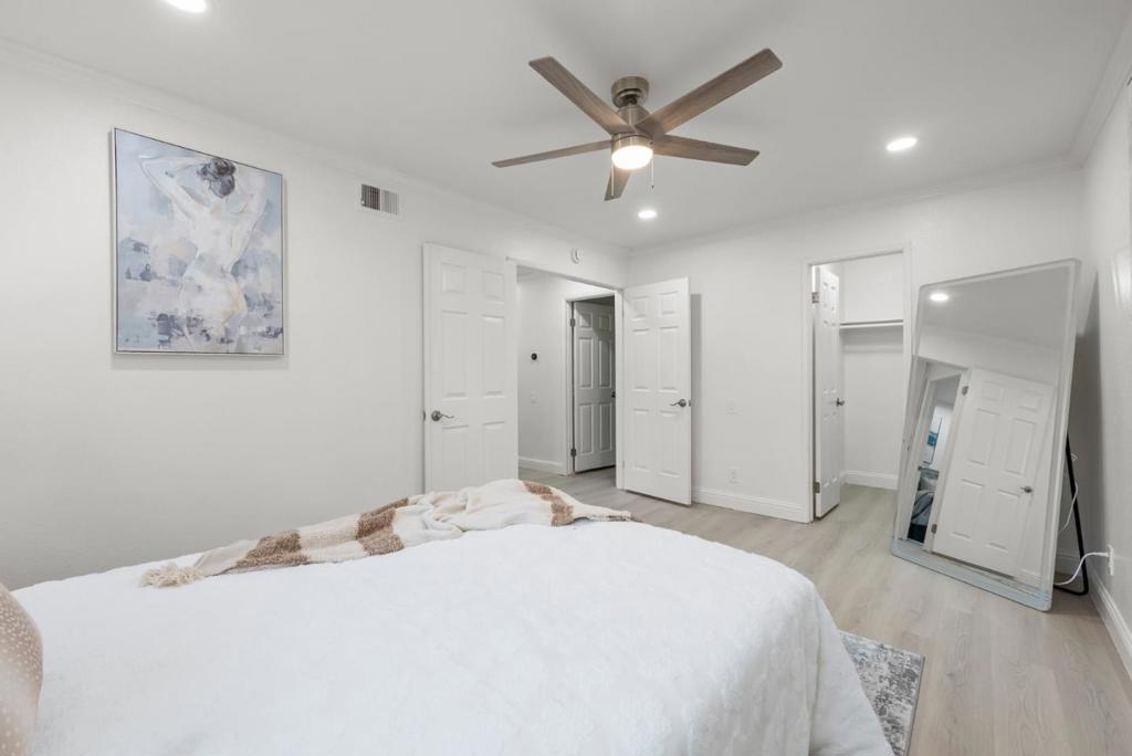 2315 Warfield Way B Property Photo 16