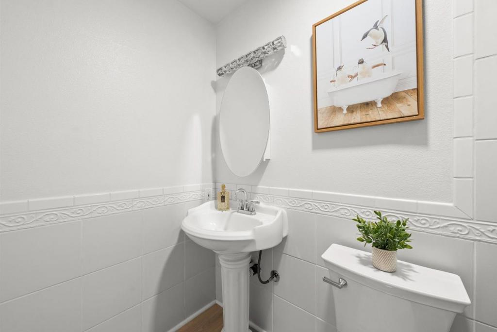 2315 Warfield Way B Property Photo 21