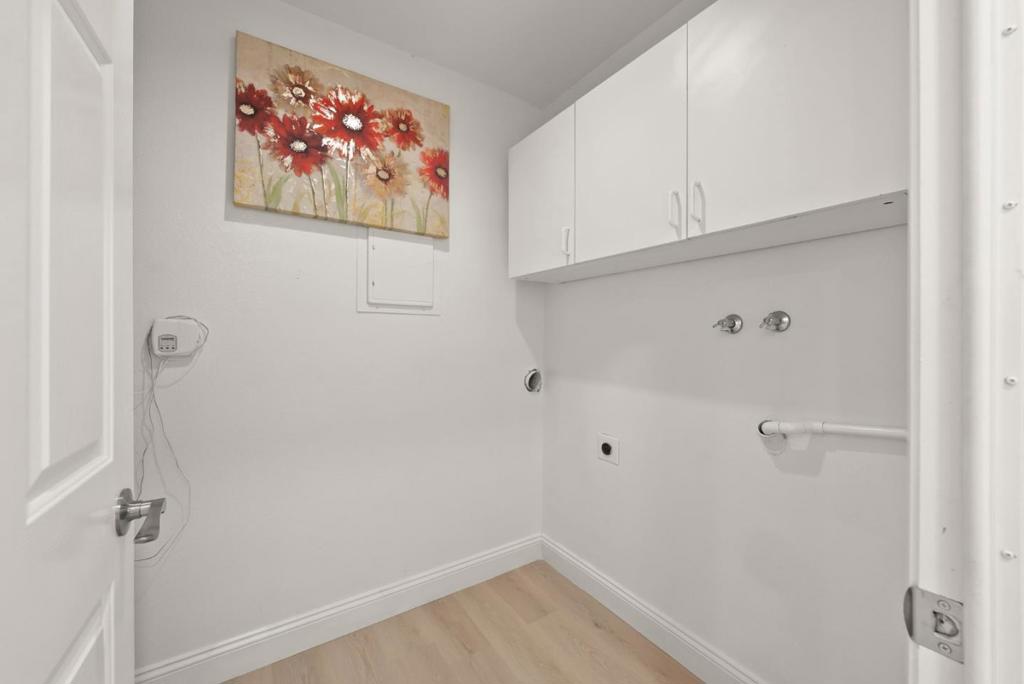 2315 Warfield Way B Property Photo 22
