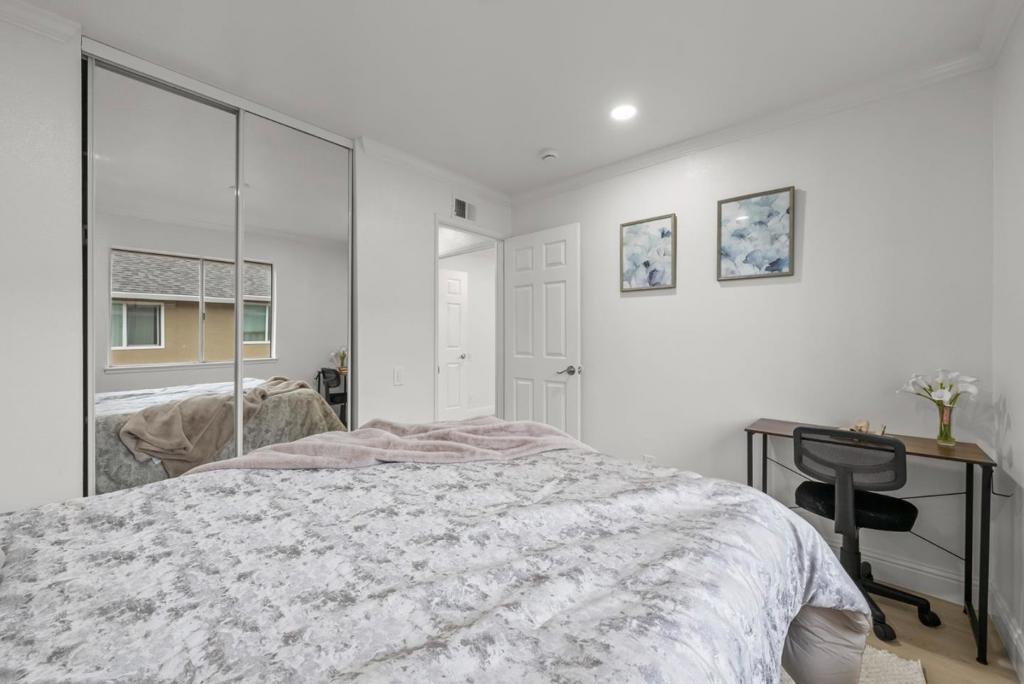 2315 Warfield Way B Property Photo 25